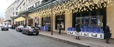 HepcoMotion - HepcoMotion enchants Parisian shoppers with a festive window display