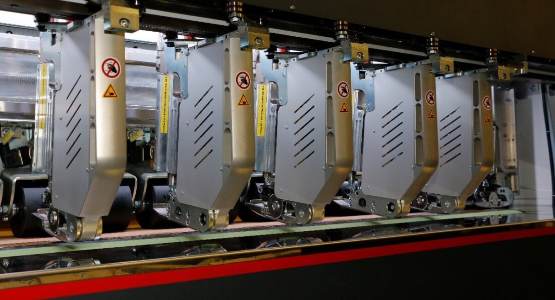 HepcoMotion - HepcoMotion’s GV3 accommodates high forces and maintains accuracy of cutting  in G.Kraft’s cardboard cutting machine