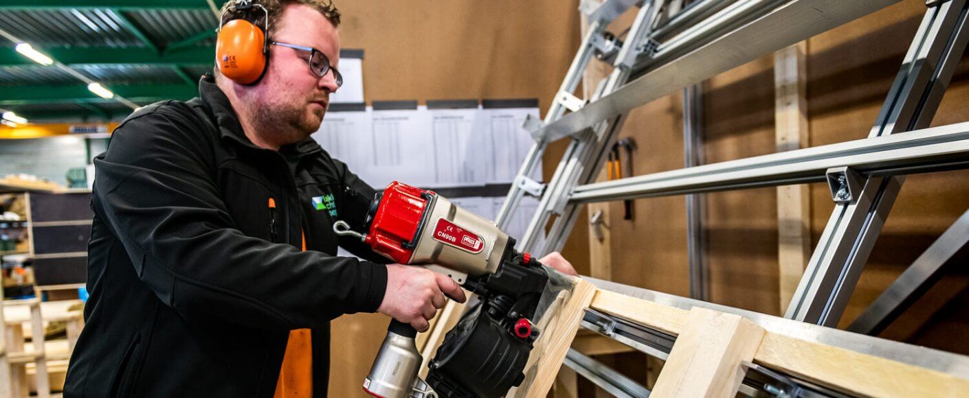 HepcoMotion - Pallet making machine produces pallets 8 minutes quicker